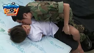 스키니는 밍키 넷 포르노 금발이라는 새로운 이웃을 위해 방문하고 그에게 항문