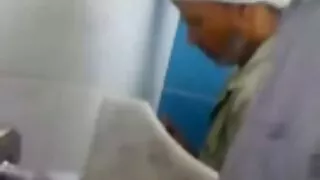 그을린 체육관 놀이기구 빈유 포르노 이웃의 닭이 대신 작업