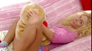 문신을 빈유 포르노 한 아기는 전문적인 씨발 씨발 엉덩이를 제공합니다