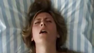 혼혈아 원정 포르노 갈색 머리와 함께 스트랩